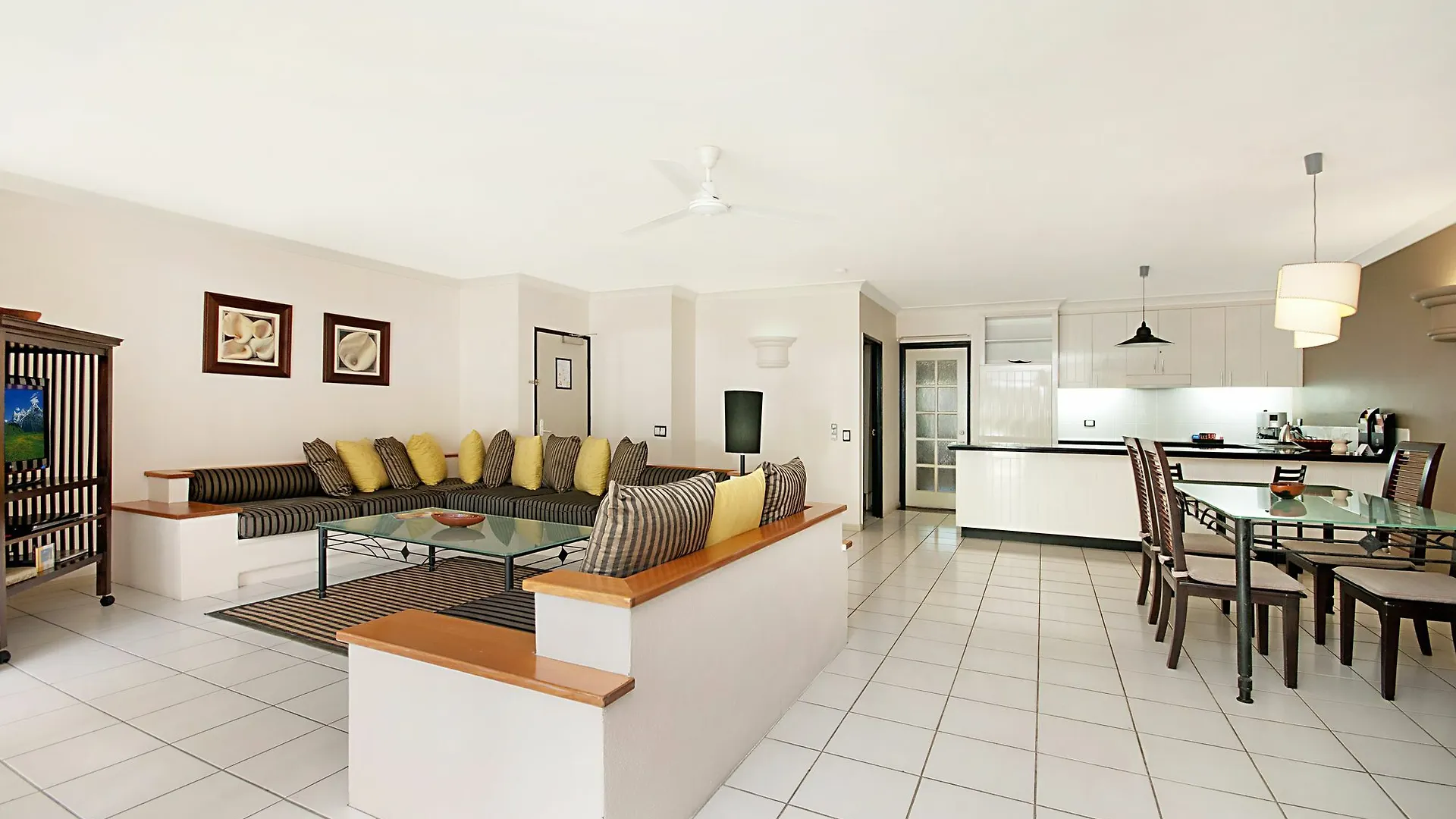 Absolute Beachfront At Alamanda 41 パーム・コーブ アパート